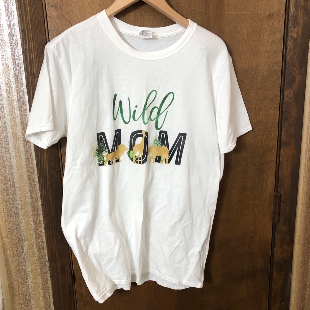 Woman’s Large Graphic Tee WILD MOM